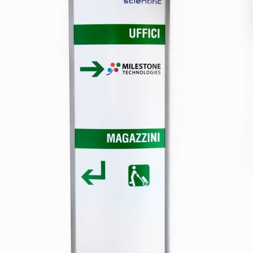 totem pubblicitario