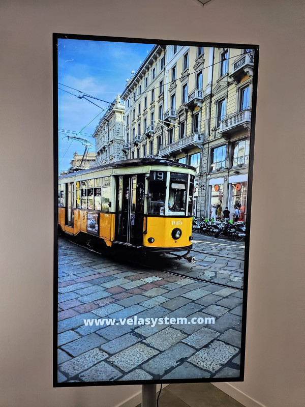Monitor LCD ''SLIM'' ad alta luminosità da vetrina ”55 pollici” 2500 nits - immagine 4